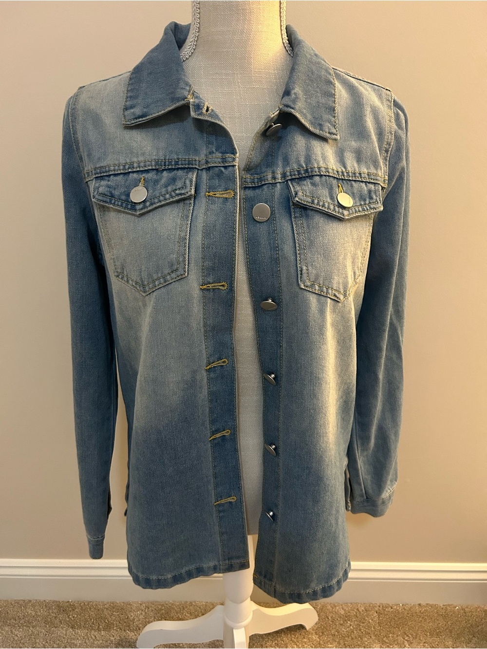 (Never worn)Classic Light Blue Denim Jacket - Women's Casual Coat